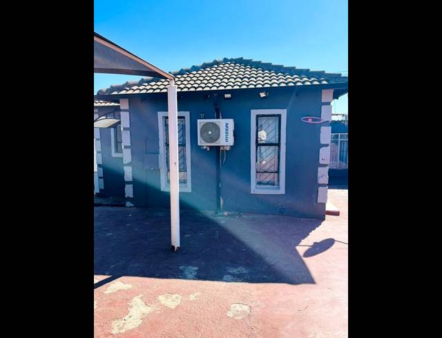 3 BEDROOM HOUSE FOR SALE IN COSMO CITY